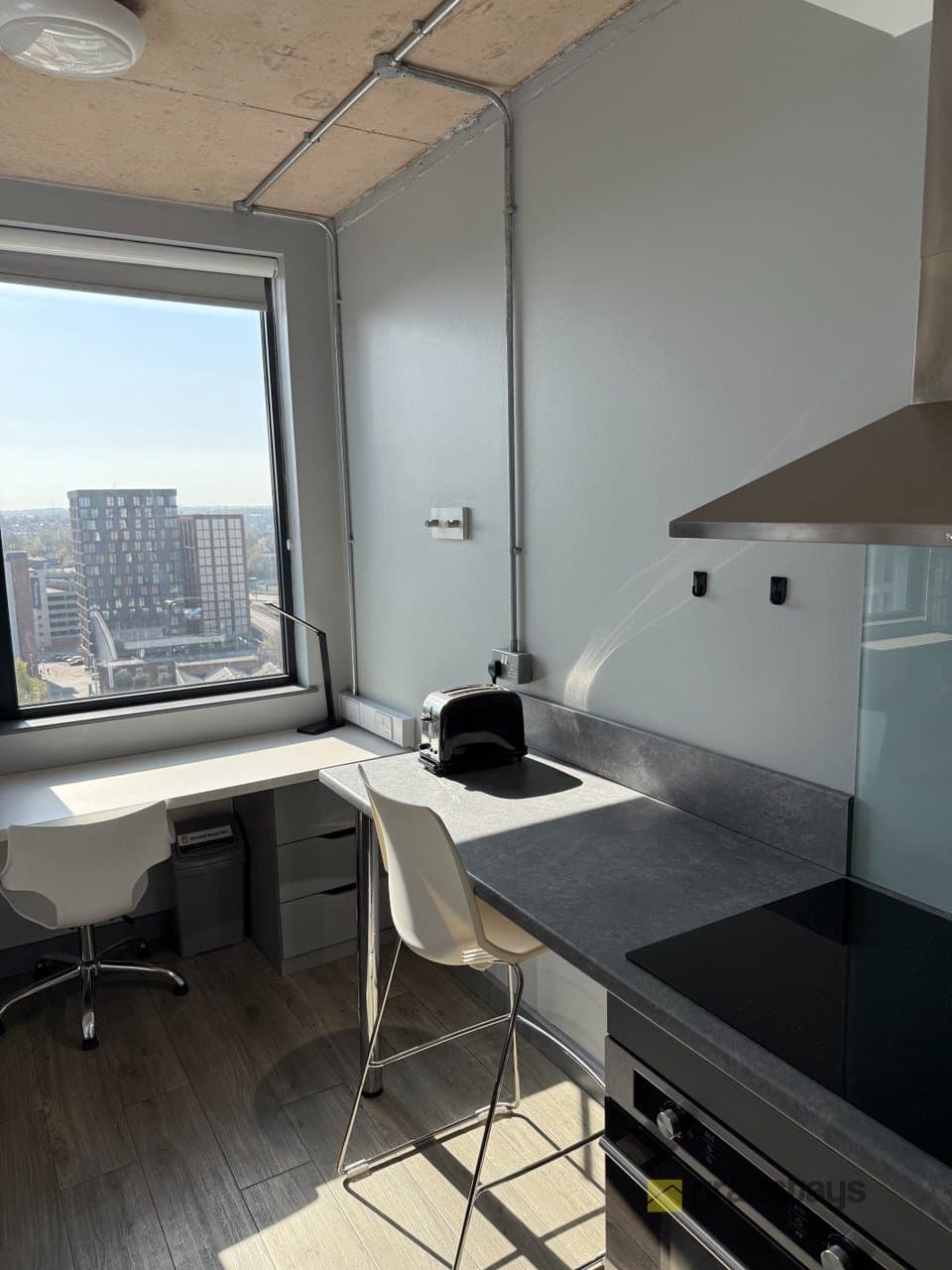 13th Floor Bishop Gate Studio - Image 4