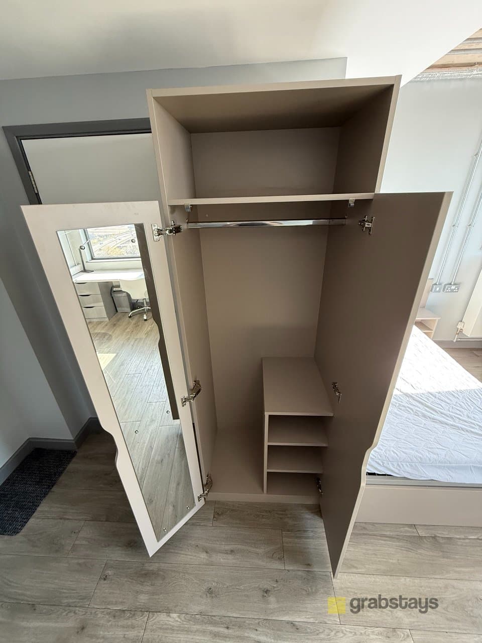 13th Floor Bishop Gate Studio - Image 6