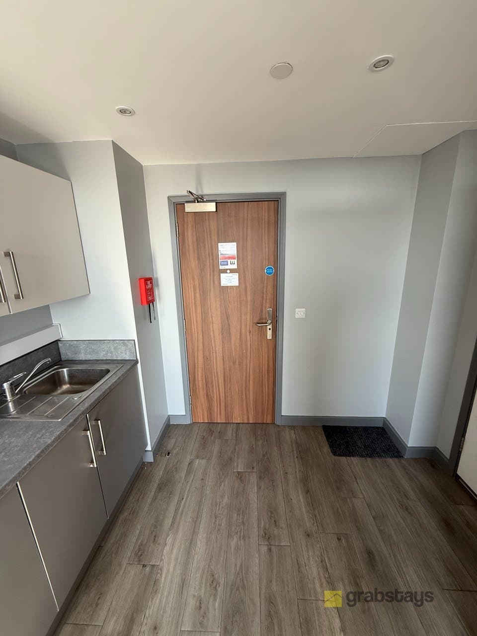 13th Floor Bishop Gate Studio - Image 8