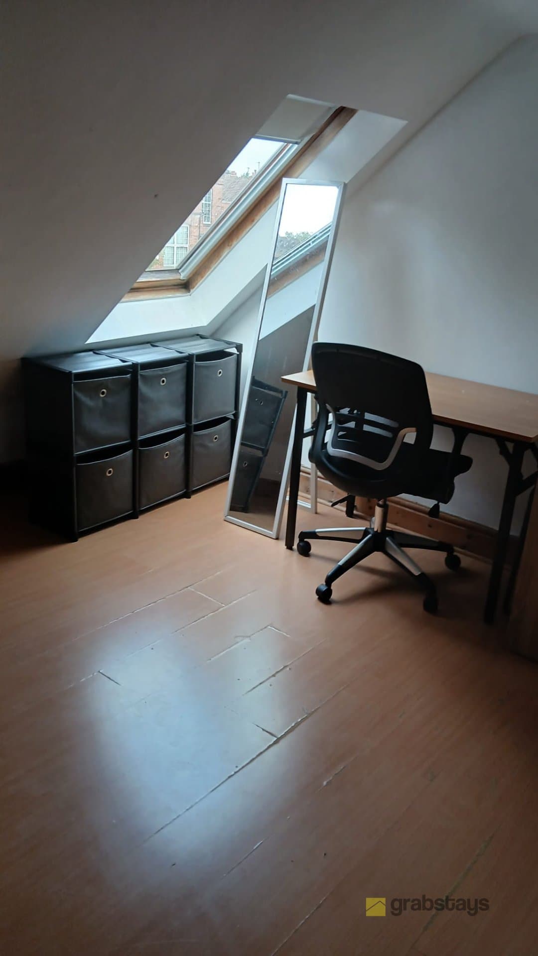 Sharing Room - Image 1