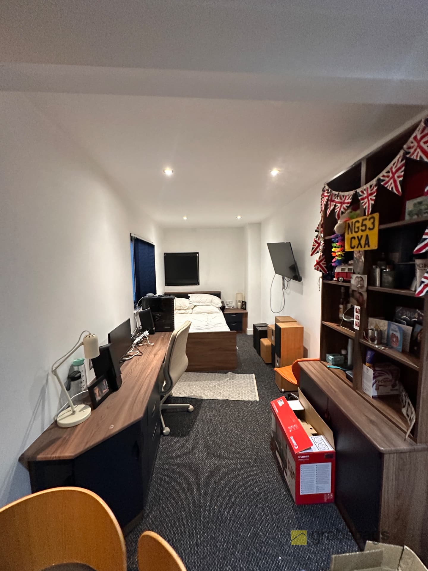 Large en suite room Coventry - Image 1